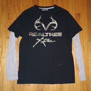 ✨ 2 For $6 ✨ Realtree Black and Gray Long Sleeve Tee